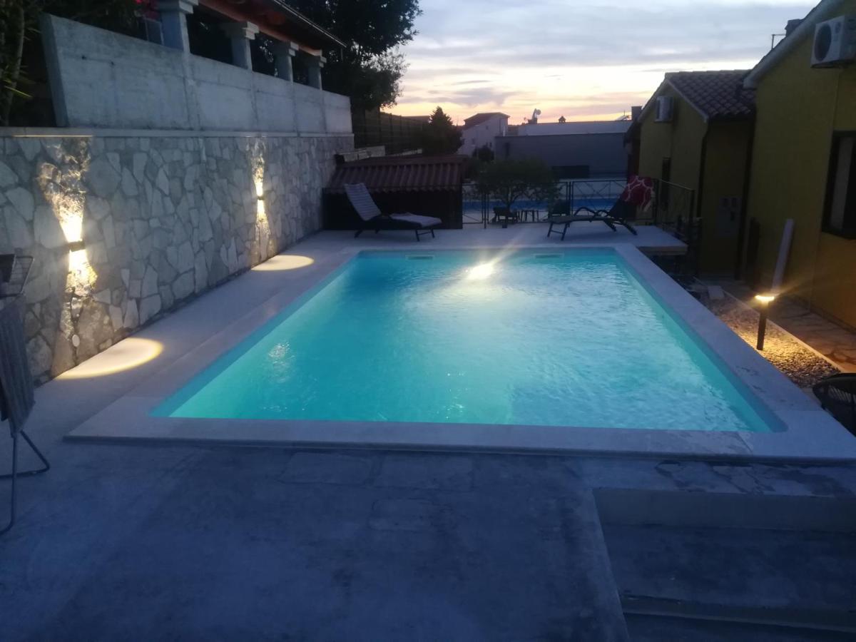 Kamenjak Volme, Cousy House With Pool Banjole Zewnętrze zdjęcie